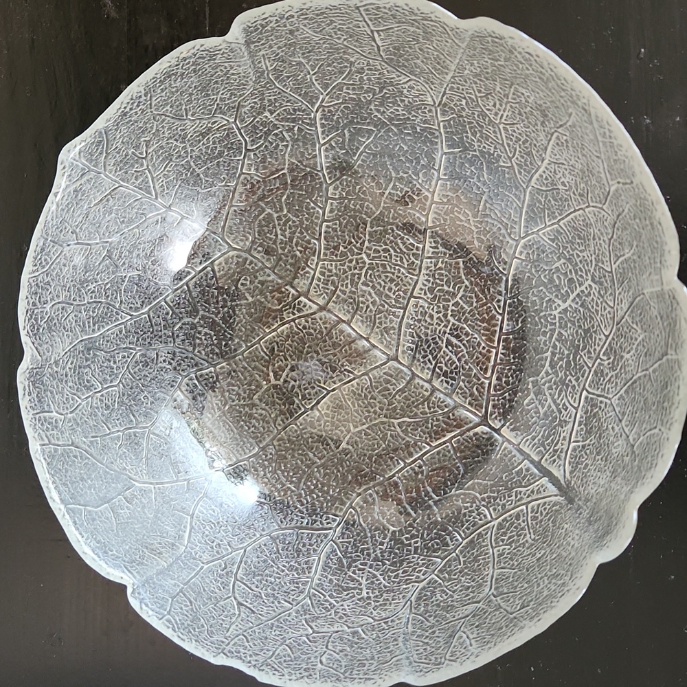 Arcoroc Aspen Leaf Textured Glass Large Serving Bowl - Picture 2 of 3